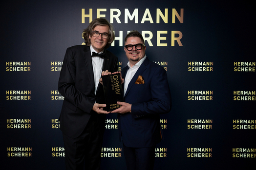 Fürstenzeller Finanzexperte Achim Jung gewann Excellence Award des internationalen Speaker Slams